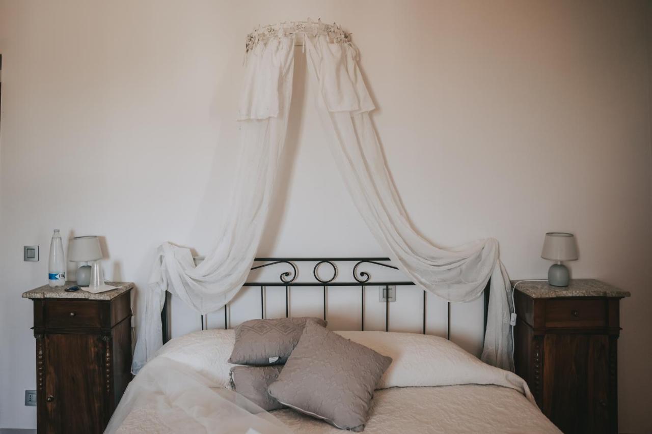 Bed and Breakfast Palazzo Palitti à Roio Extérieur photo