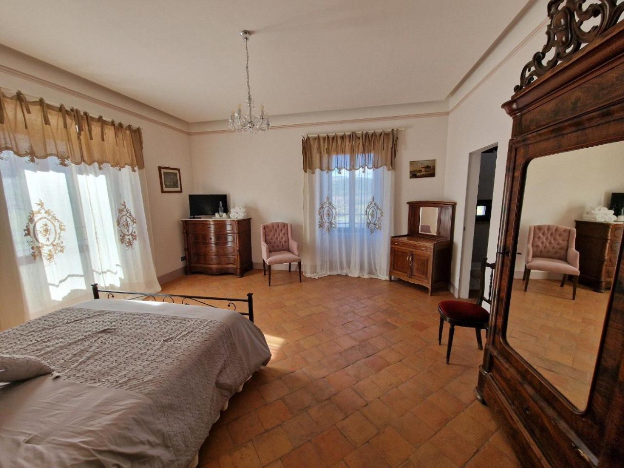 Bed and Breakfast Palazzo Palitti à Roio Extérieur photo